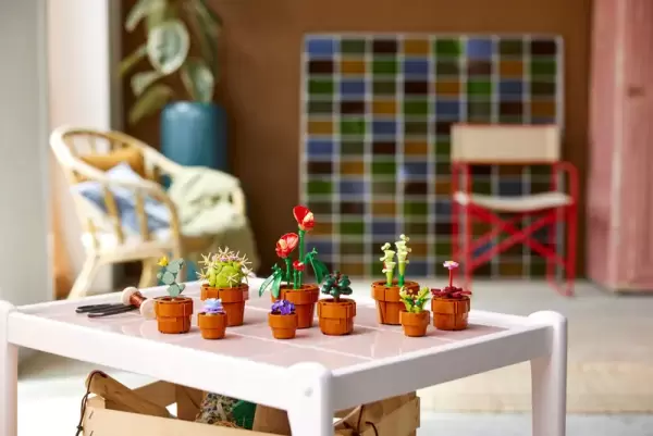 Set de juguetes de construcción LEGO® Botanical Collection 10329 Plantas Diminutas 758 Piezas - Imagen 4