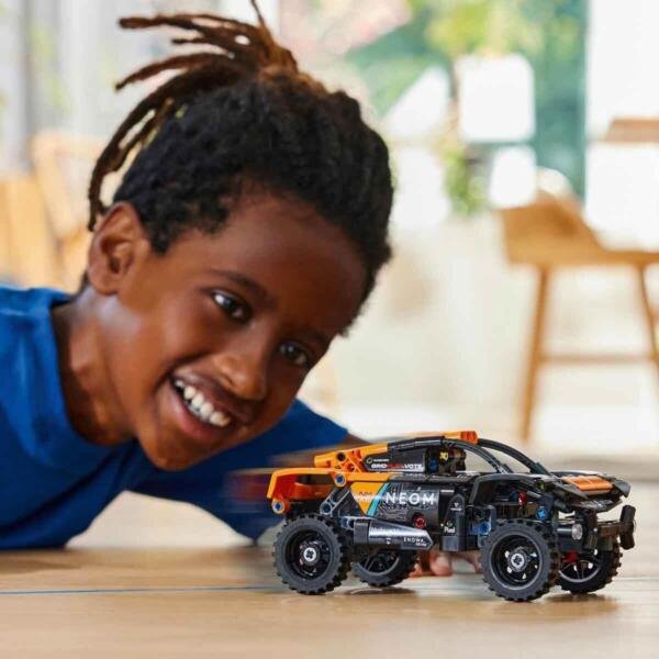 LEGO® Technic™ NEOM McLaren Extreme E Race Car Vehículo de juguete 42166 - Imagen 5
