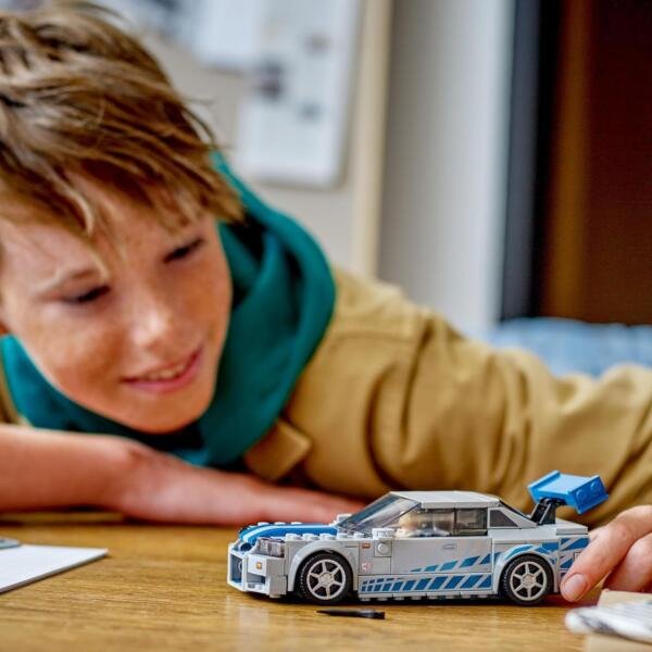 Set de juguetes de construcción LEGO® Speed Champions 76917 Nissan Skyline GT-R (R34) de Más Rápido, Más Furioso (319 piezas) - Imagen 3